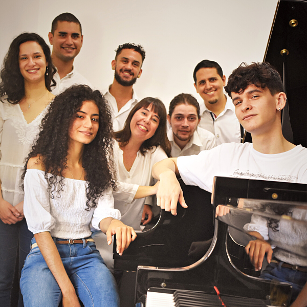 Música: Há jovens que têm no piano uma extensão do corpo